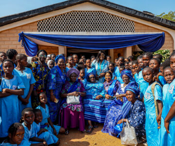 lab ceremony - group picture with ologafe girls